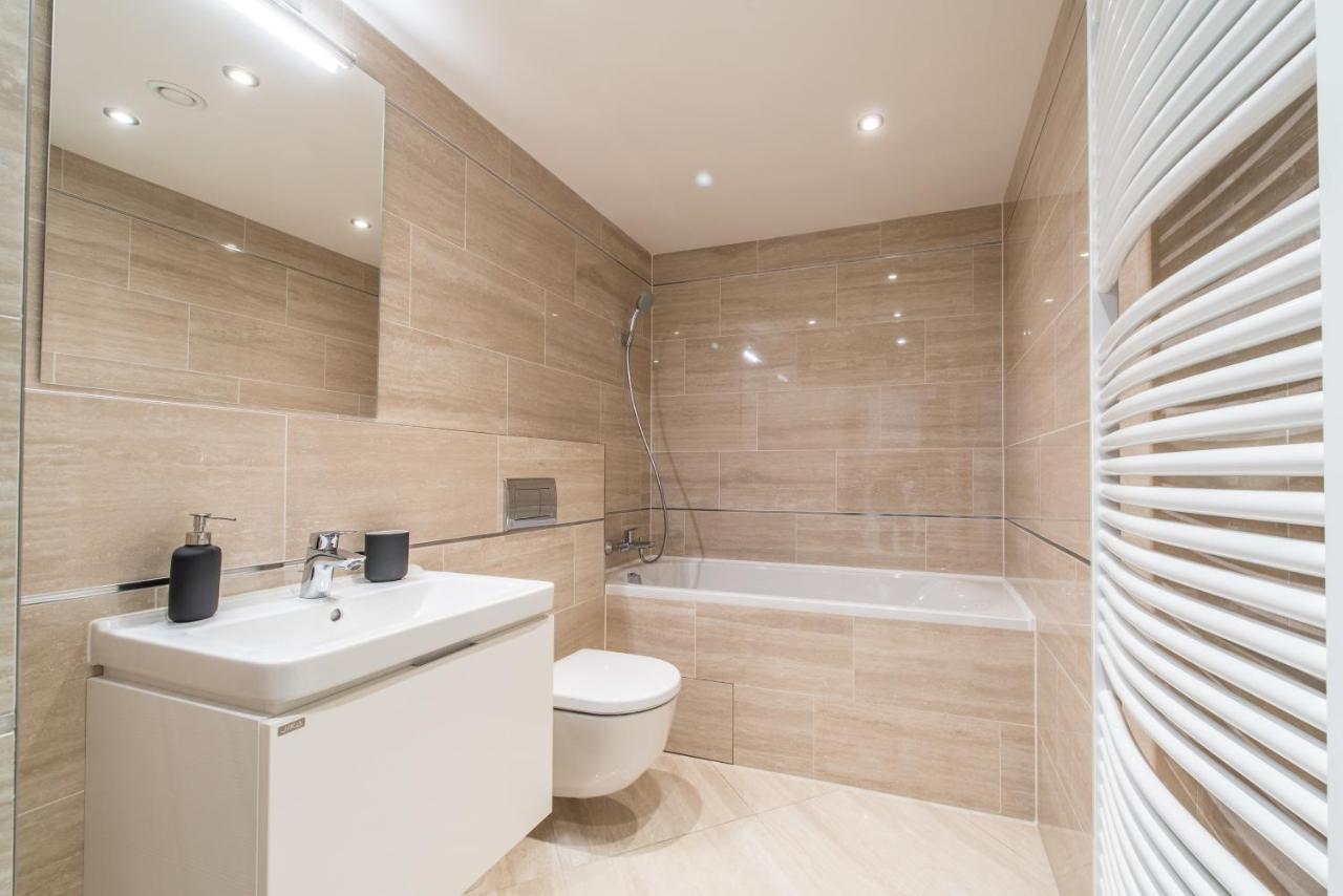 Mozart Central Apartments With Garage Prague Luaran gambar