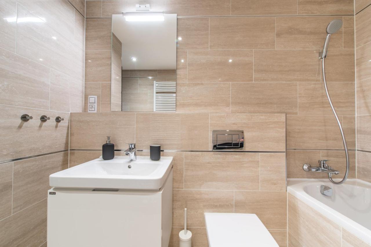 Mozart Central Apartments With Garage Prague Luaran gambar